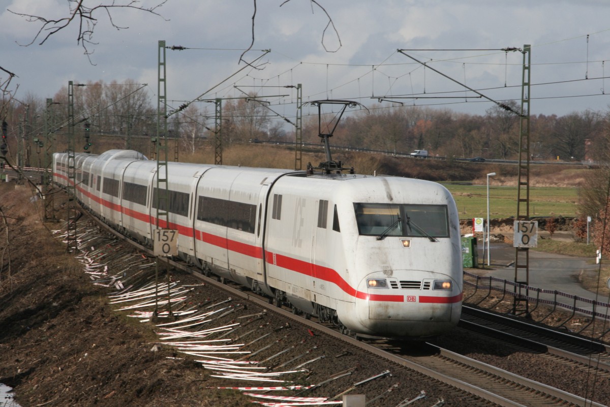 401 xxx als ICE 881 (Hamburg–Mnchen) am 02.03.2010 zwischen Stelle und Ashausen