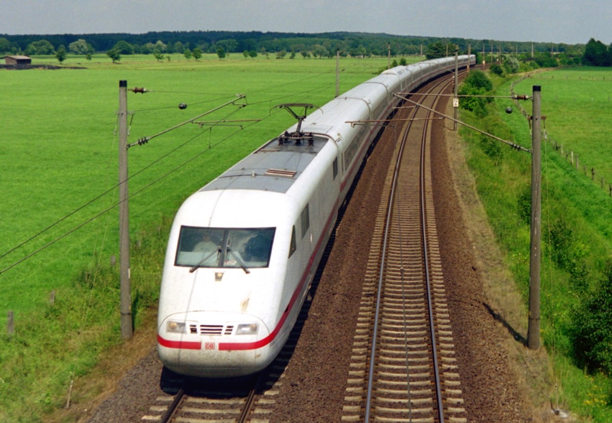 401 xxx als ICE 927 (Kiel–Kln–Regensburg) am 17.07.2004 zwischen Maschen und Jesteburg