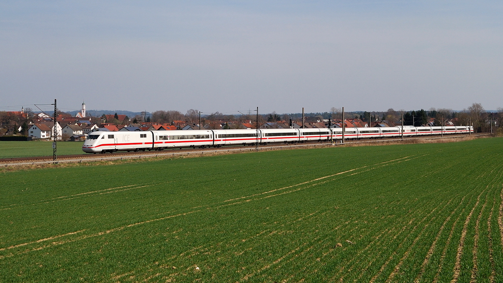 401 xxx mit ICE 596 bei Dinkelscherben (21.03.2014)