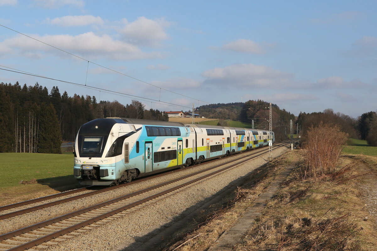 4010 019 auf dem Weg nach München am 12. Februar 2023 bei Hütt im Chiemgau.
