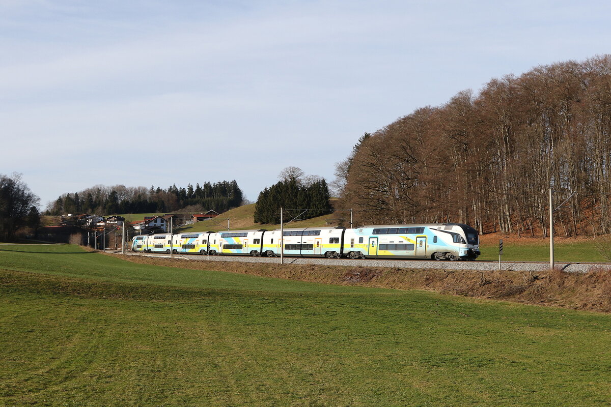 4010 020 aus München kommend am 28. Dezember 2023 bei Axdorf im Chiemgau.