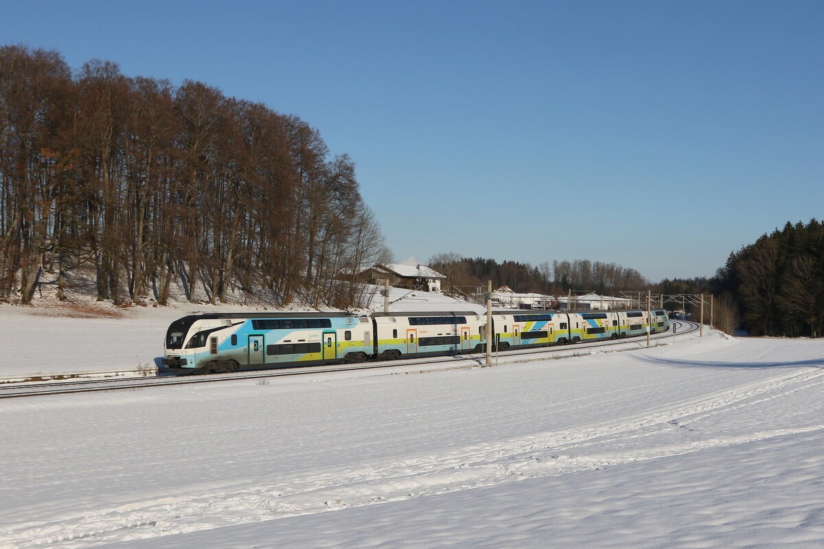 4010 026 aus Wien kommend am 7. Dezember 2023 bei Axdorf im Chiemgau.