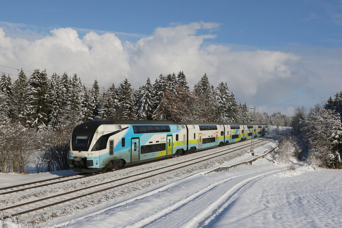 4010 026 der  WESTBAHN  auf dem Weg von Wien nach München am 12. Dezember bei Grabenstätt im Chiemgau.