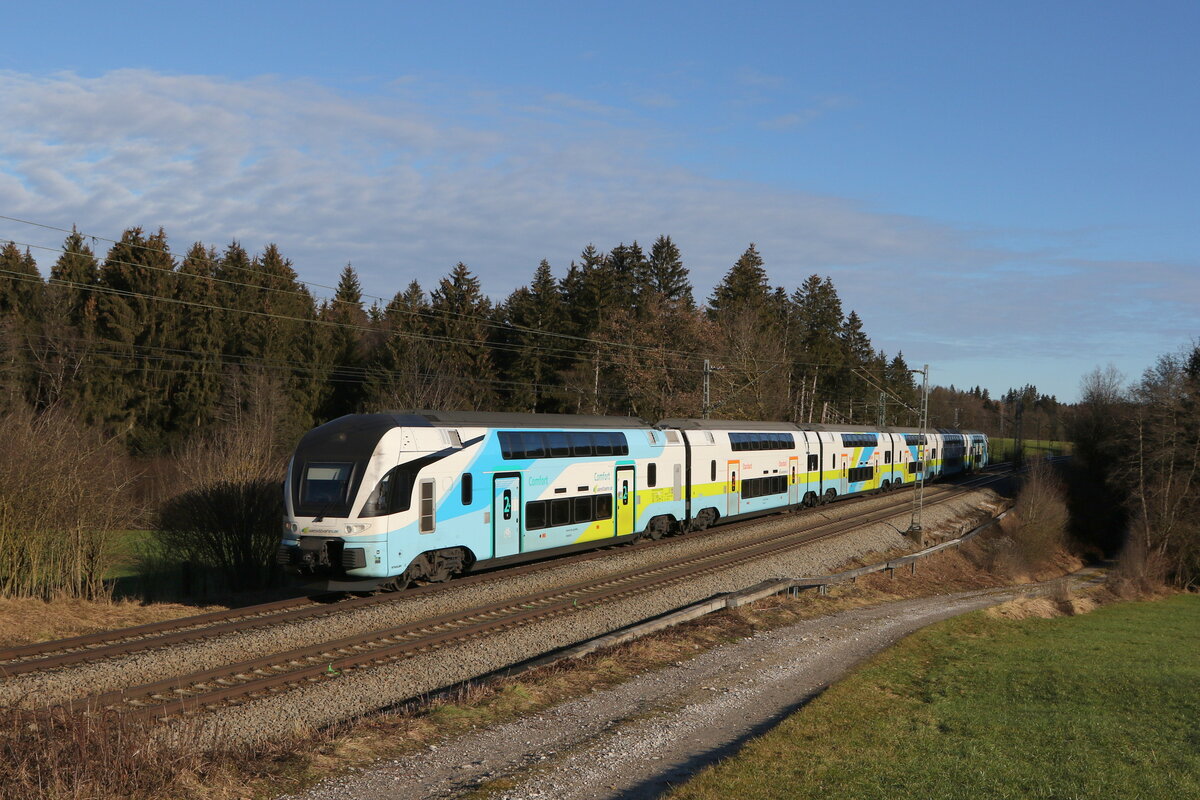 4010 029 der  WESTBAHN  auf dem Weg nach München am 30. Dezember 2022 bei Grabenstätt im Chiemgau.