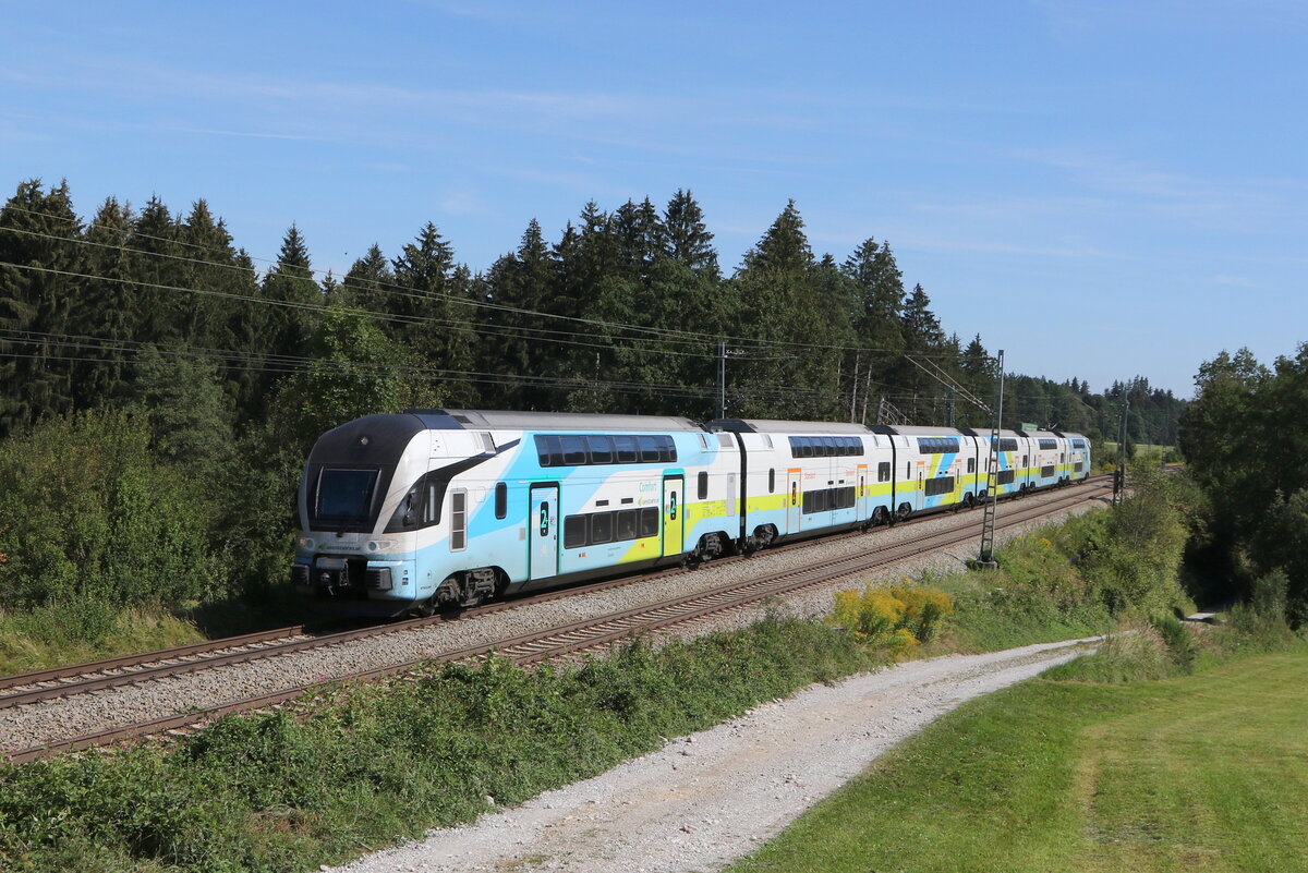 4010 126 aus Salzburg kommend am 2. September 2022 bei Grabenstätt im Chiemgau.