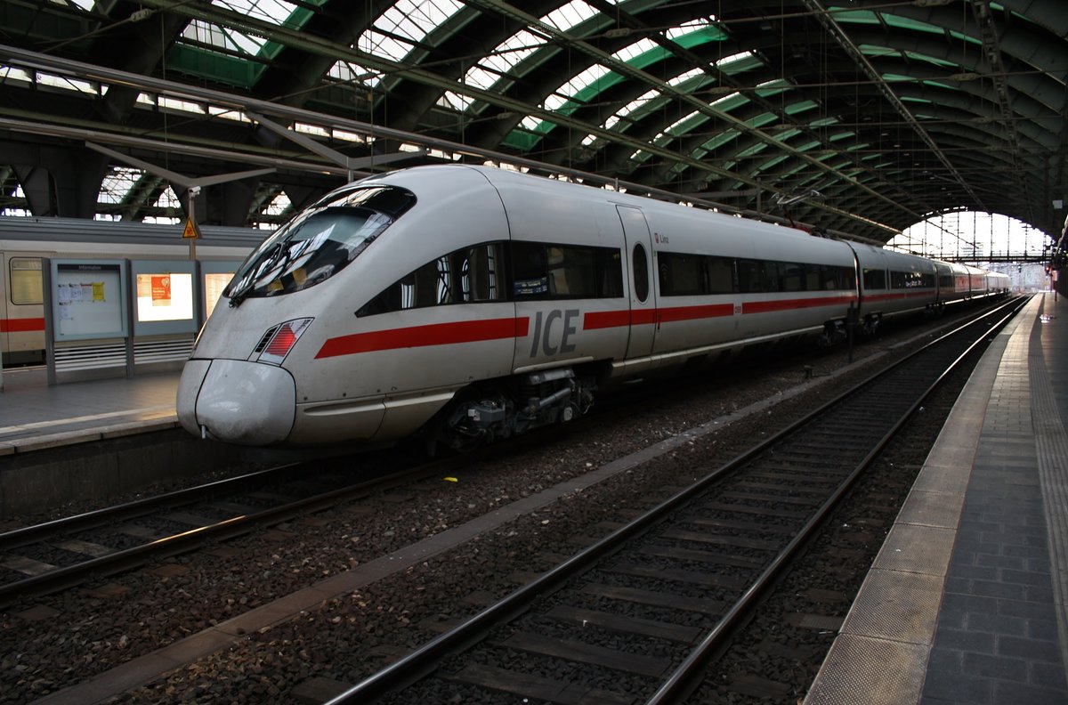 4011 092-6  Linz  hat am 1.1.2018 als ICE2900 von Frankfurt(Main) Hauptbahnhof nach Berlin Ostbahnhof das Ziel der Fahrt erreicht.