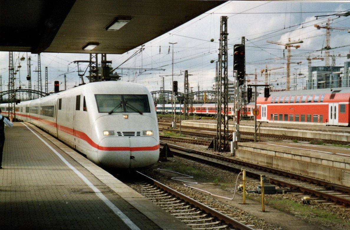 402 ... erreicht den Hauptbahnhof München, 04.10.2007