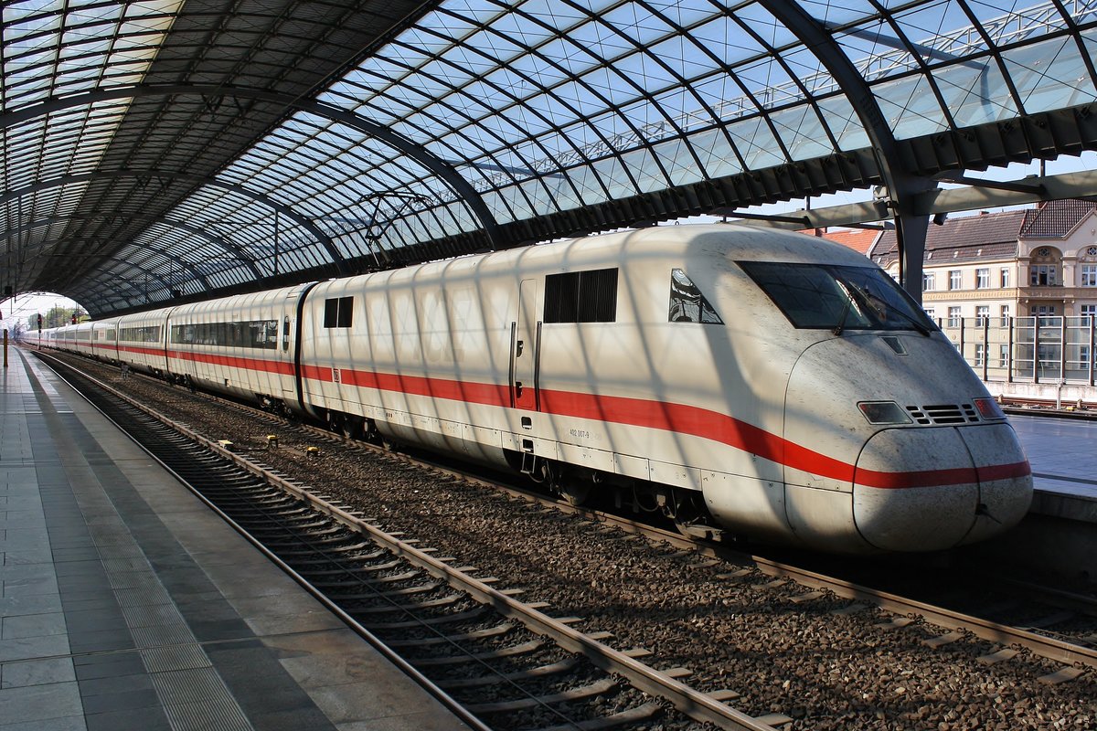 402 007-9  Stendal  macht sich am 19.4.2019 als ICE846 von Berlin Ostbahnhof nach Köln Hauptbahnhof in Berlin Spandau auf den Weg. 