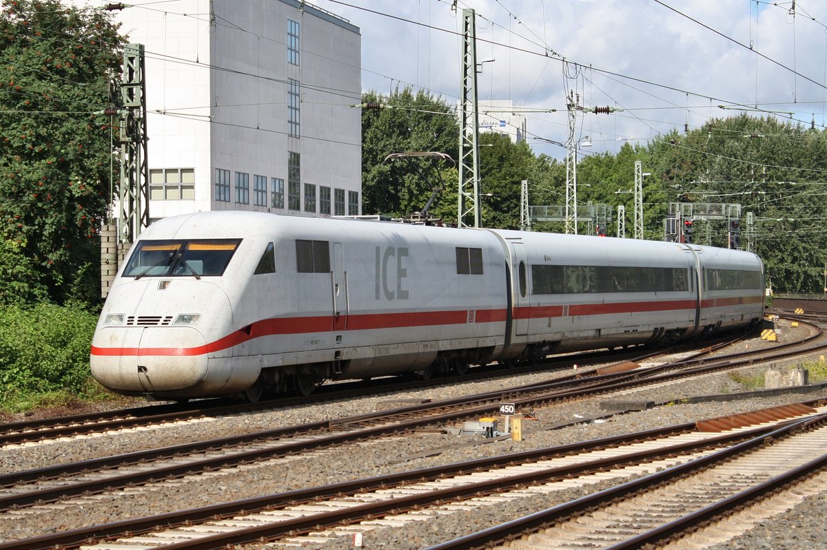 402 008-7  Bonn  erreicht am 2.9.2017 als ICE587 von Hamburg-Altona nach München Hauptbahnhof den Hamburger Hauptbahnhof.