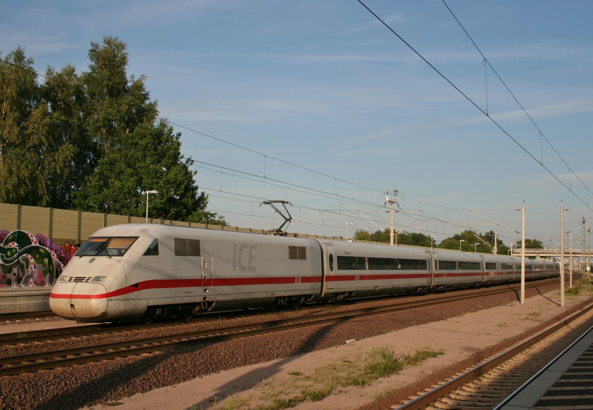 402 012 als ICE 586 (Mnchen Hbf–Hamburg-Altona) am 02.08.2015 in Ashausen