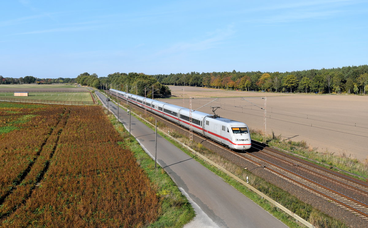 402 012  Potsdam  + 402 042  Quedlinburg  als ICE 1681 (Hamburg-Altona-München Hbf) am 12.10.2018 bei Burgdorf