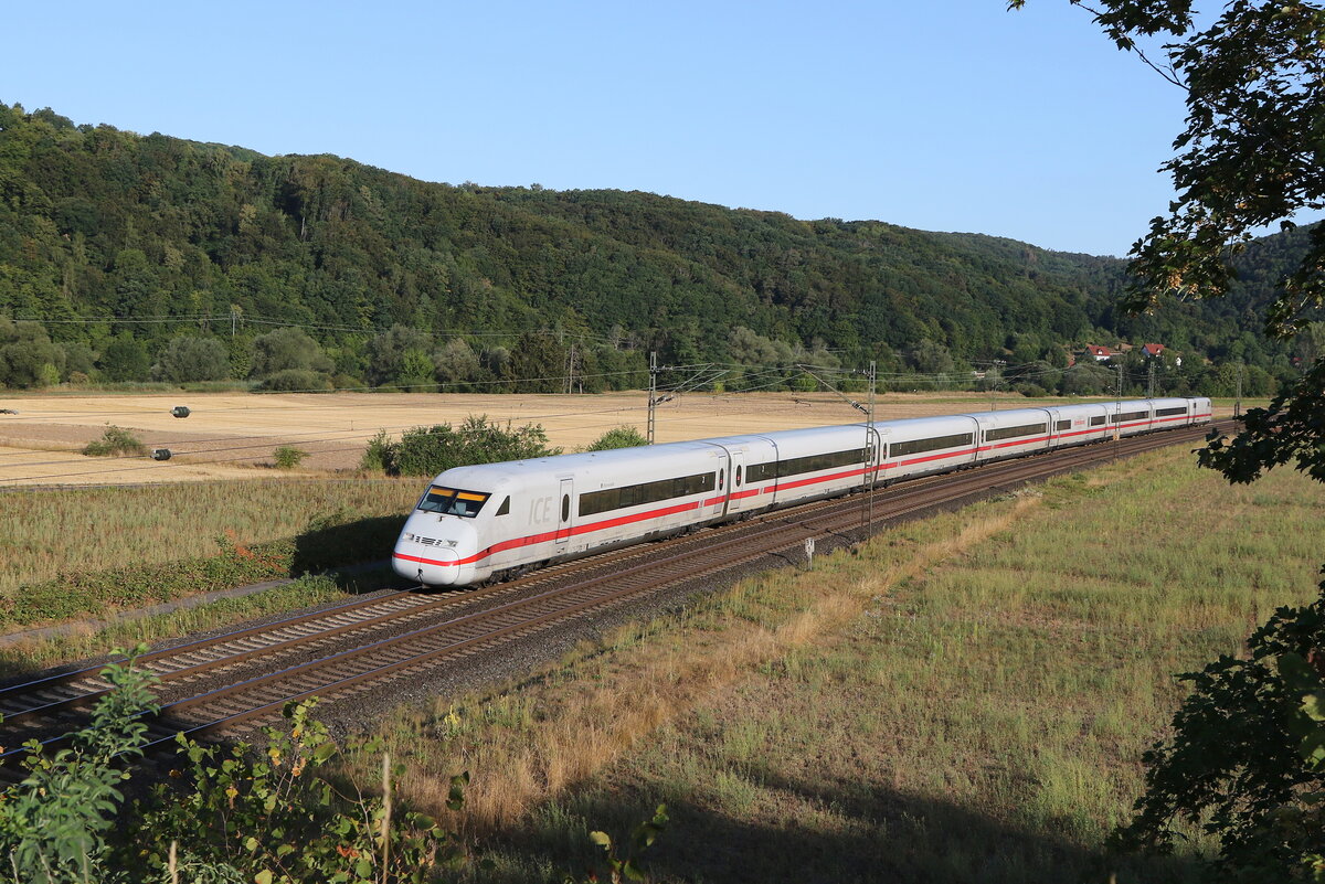 402 022  Eberswalde  war am 6. August 2022 bei Harrbach in Richtung Würzburg unterwegs.