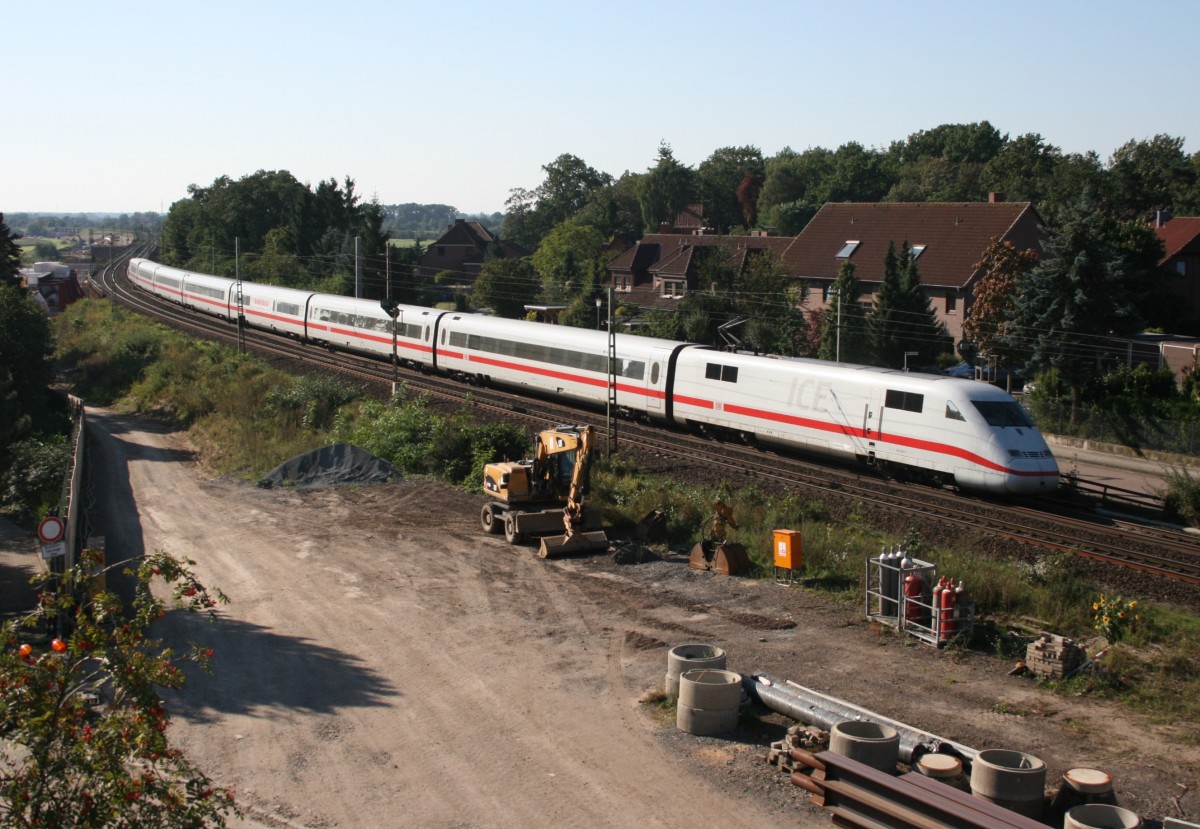 402 026 als ICE 537 (Bremen Hbf–Mnchen Hbf) am 01.10.2013 zwischen Verden (Aller) und Wahnebergen