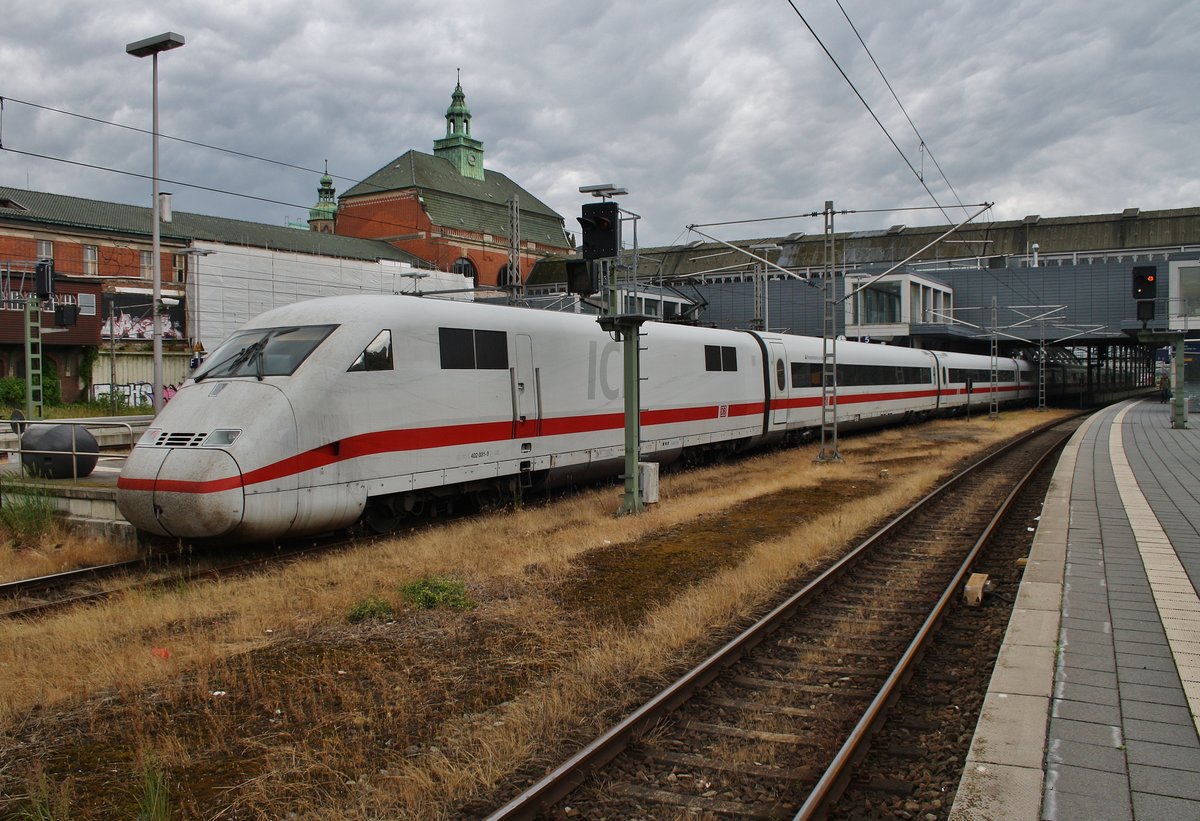 402 031-9  Brandenburg an der Havel  hat am 25.6.2017 als ICE784 von Nürnberg Hauptbahnhof den Lübecker Hauptbahnhof erreicht.
