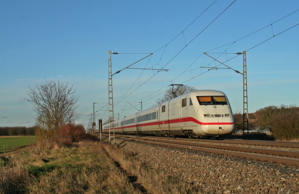 402 032-7 und 402 016-0 waren am 11.02.14 als Ersatz-ICE 279 von Berlin Ostbahnhof nach Basel SBB gefahren und bernahmen anschlieend die Rckleistung als ICE 274 zurck in Richtung Landeshauptstadt. Hier konnte ich den Zug auf dem Rckweg bei Hgelheim festhalten.