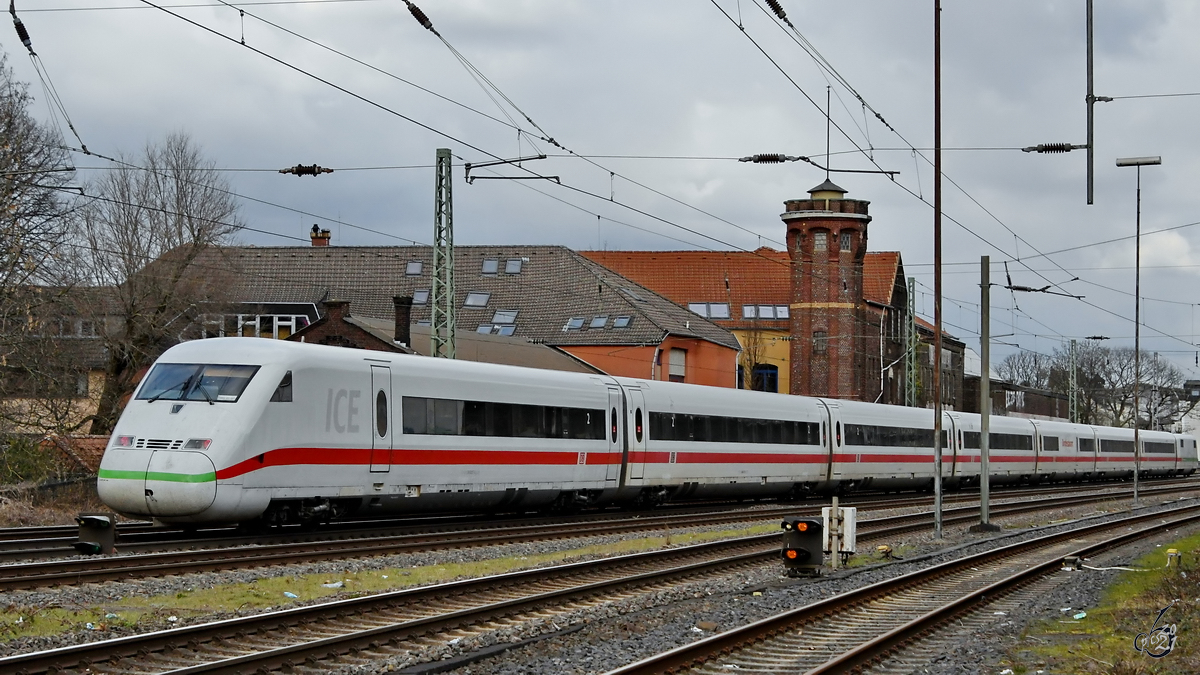 402 032 war Mitte März 2021 bei der Durchfahrt in Wuppertal-Unterbarmen zu sehen.