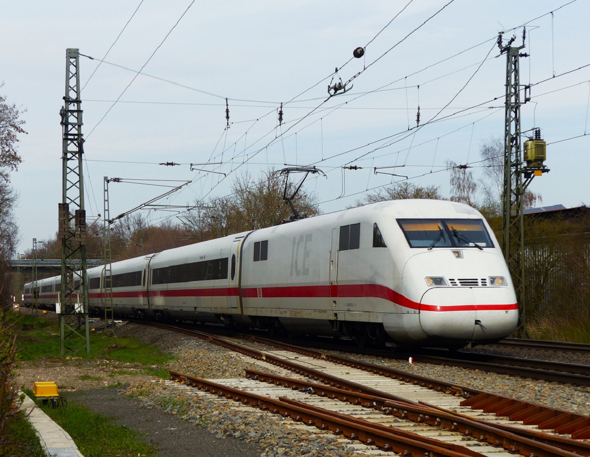 402 037 (NEUSTRELITZ) als ICE 735 Bremen - Aachen in Kattenvenne, 06.04.2023