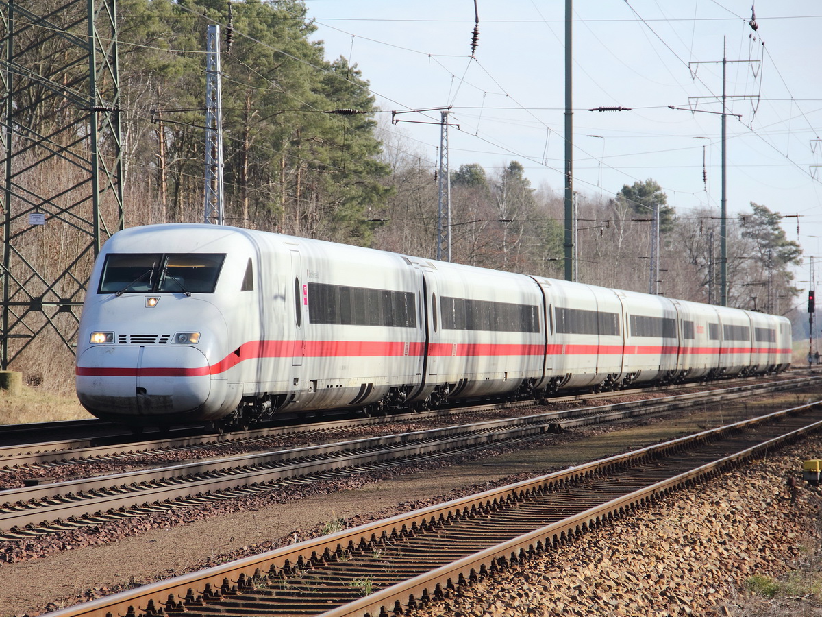 402 041  Bad Hersfeld  auf dem südlicher Berliner Außenring bei Diedersdorf am 08. März 2015. 