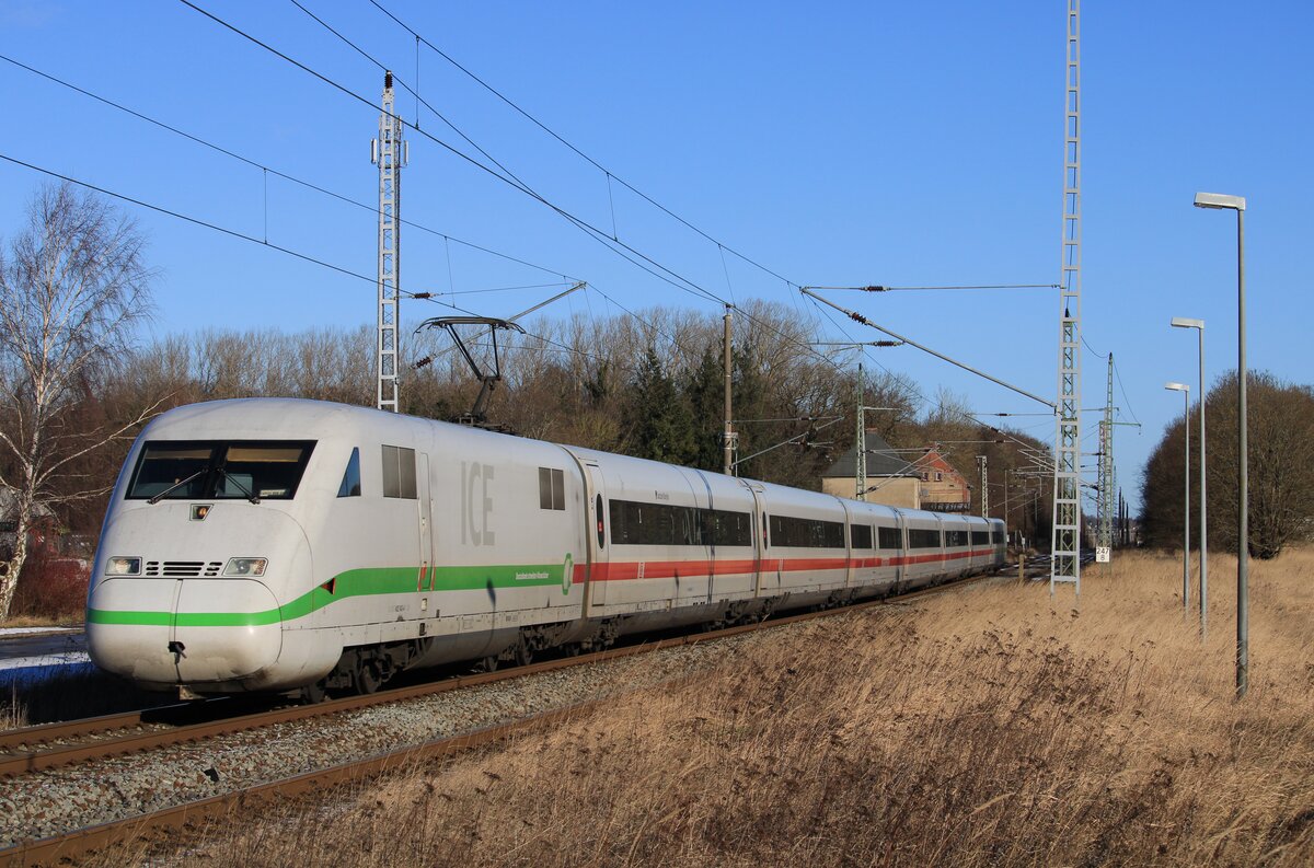 402 043  Bautzen  als ICE 1040 auf der Fahrt vom Ostseebad Binz nach Berlin Südkreuz. Aufgenommen am 21.01.2022 in Teschenhagen.