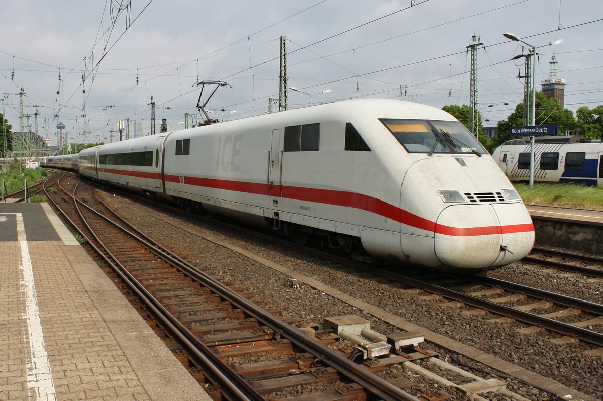 402 044-2  Koblenz  passiert am 28.05.2019 als ICE847 von Köln Hauptbahnhof nach Berlin Gesundbrunnen den Bahnhof Köln Messe/Deutz in Richtung Osten.