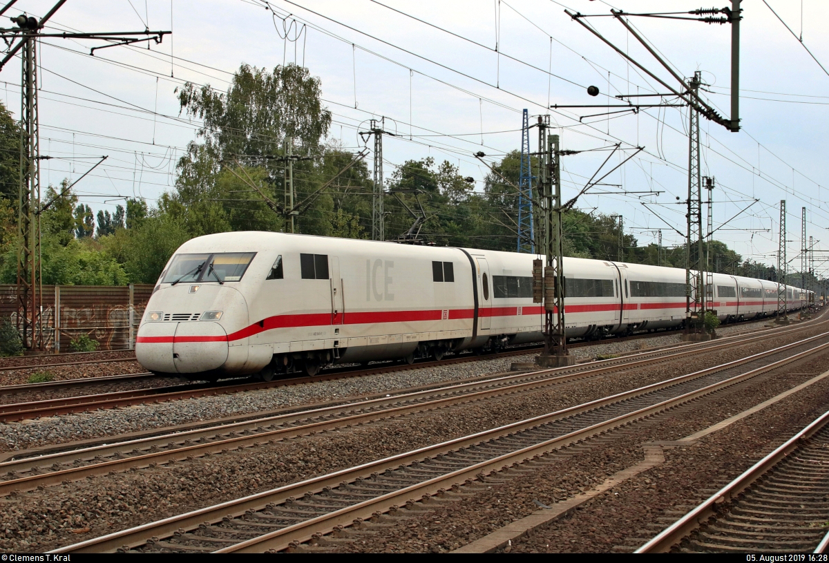402 045-9 (Tz 237  Neustrelitz ) und 402 007-9 (Tz 207  Stendal ) als ICE 880 (Linie 25) von München Hbf nach Hamburg-Altona erreichen den Bahnhof Hamburg-Harburg auf Gleis 1.
Aufgenommen von Bahnsteig 5/6.
[5.8.2019 | 16:28 Uhr]