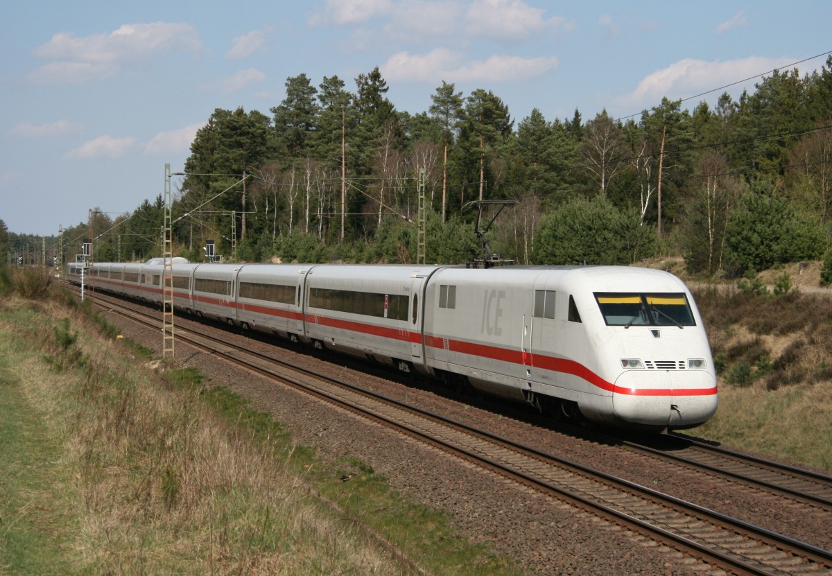 402 046 als ICE 880 (Mnchen Hbf–Hamburg-Altona) am 15.04.2015 zwischen Eschede und Unterl