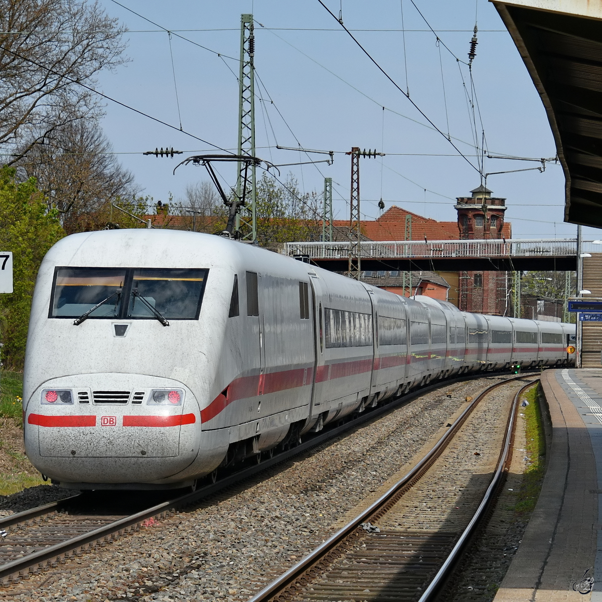 402 584 war Ende April 2021 bei der Durchfahrt in Wuppertal-Unterbarmen zu sehen.
