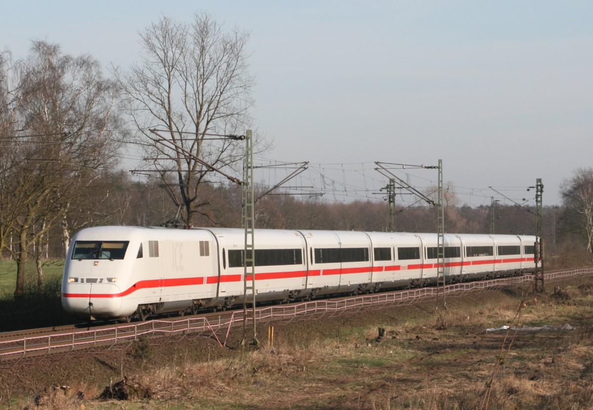 402 xxx als ICE 588 (Mnchen Hbf–Hamburg-Altona) am 24.03.2012 zwischen Radbruch und Winsen (Luhe)