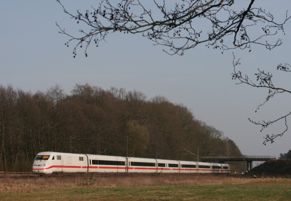402 xxx als ICE 683 (Hamburg-Altona–Mnchen Hbf) am 28.03.2012 zwischen Radbruch und Winsen (Luhe)