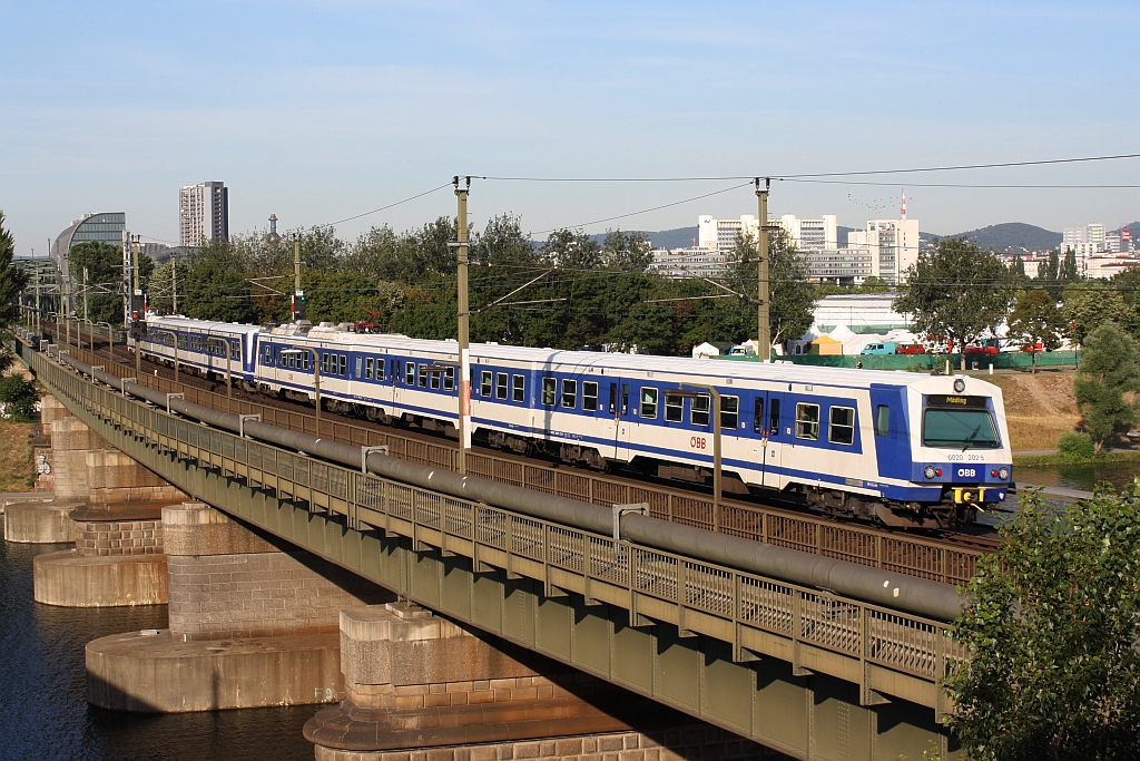 4020 ??? und 4020 202-5 am 01.August 2015 als S1 Zug-Nr. 29315 bei der ehemaligen Hst. Strandbäder.