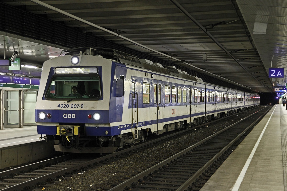 4020 207 + 4020... in Wien Hauptbahnhof S-Bahn am 21.11.2017.