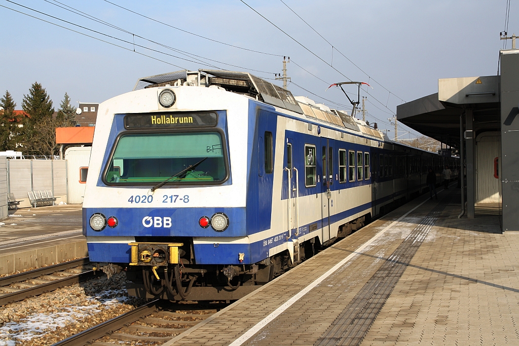 4020 217-8 am 03.Dezember 2017 als S3-Zug 22454 (Mödling - Hollabrunn) in der Haltestelle Atzgersdorf.