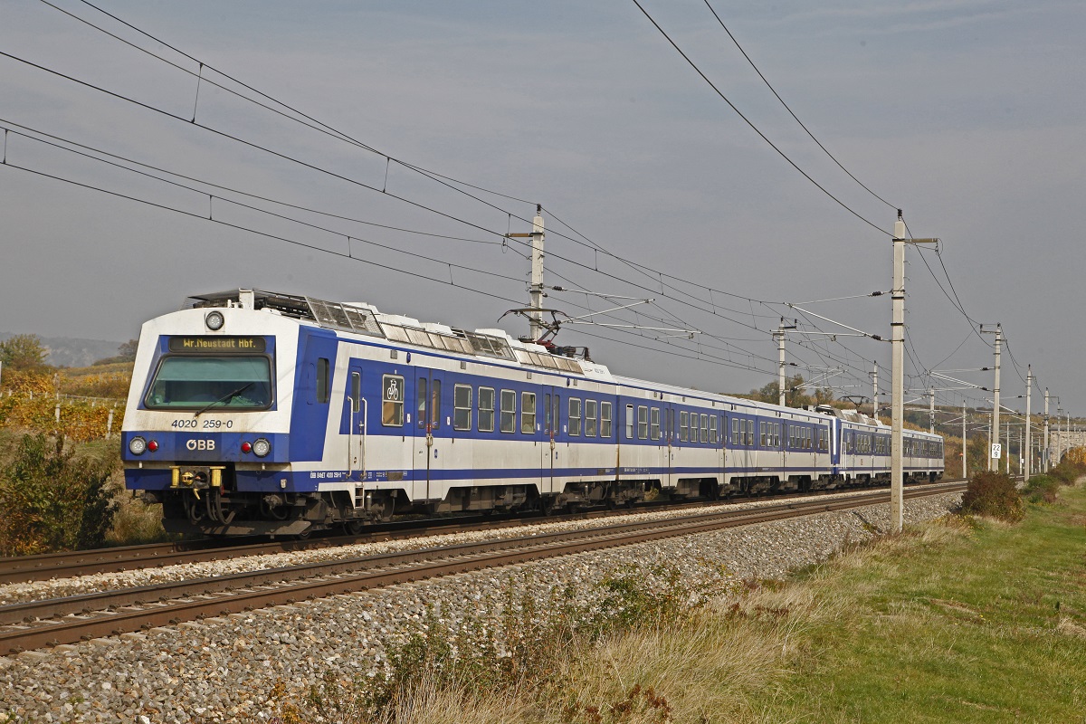 4020 259 + 4020... bei Pfaffstätten am 18.10.2017.