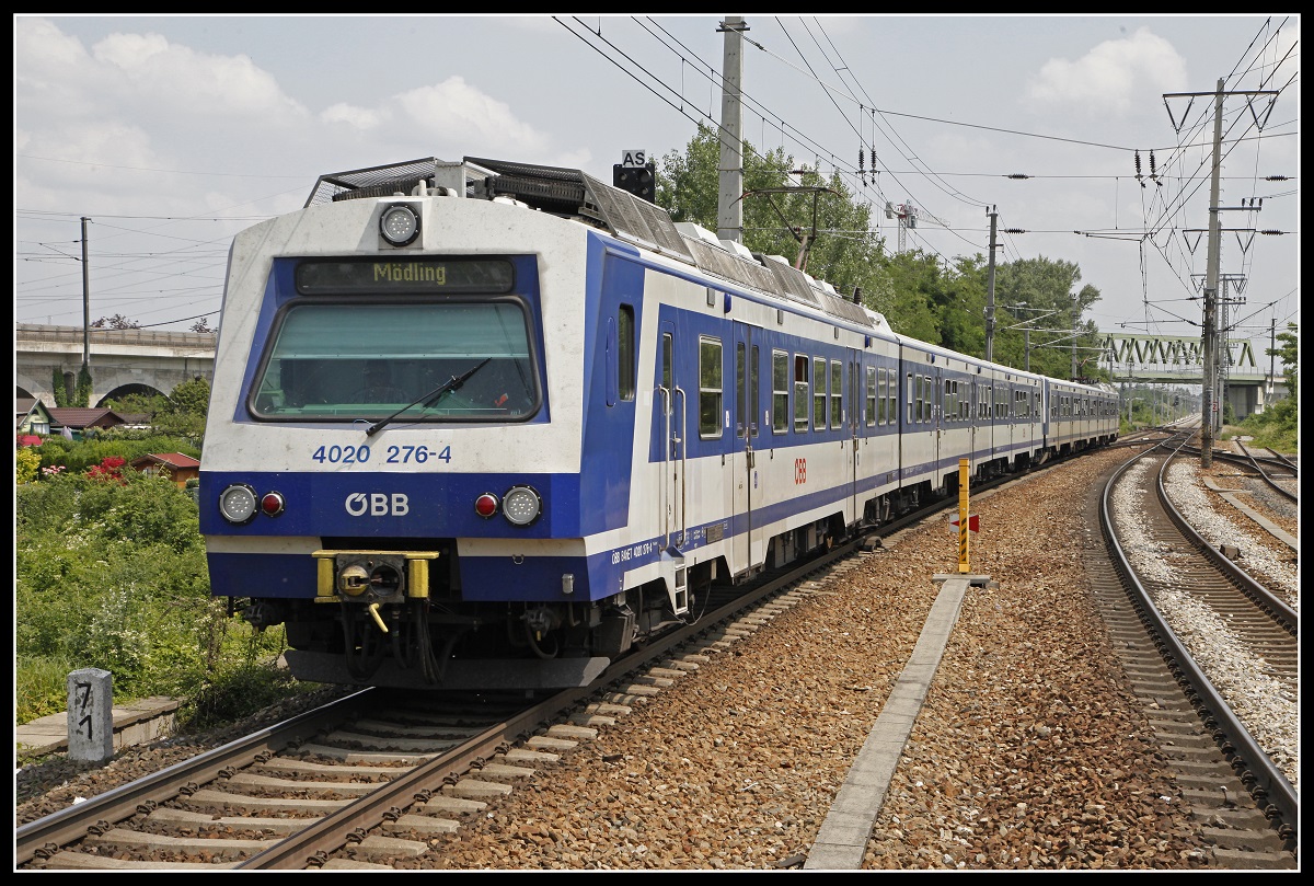 4020 276 + 4020... in Siemensstraße am 6.06.2018.