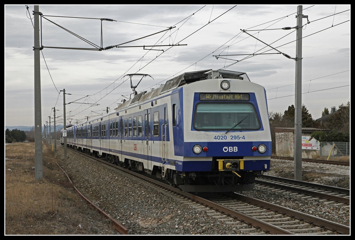 4020 295 + 4020... in Sollenau am 13.02.2020.
