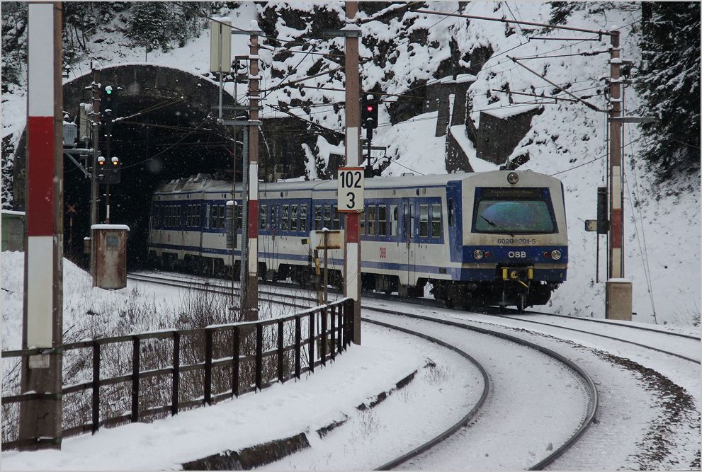 4020 301 im Einsatz auf der Semmeringbahn, bei der Ausfahrt aus dem Kartnerkogel Tunnel. 28.1.14