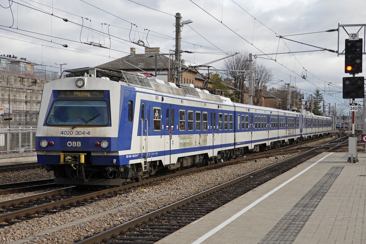 4020 304 + 4020.... in Wien Meidling am 1.12.2015.