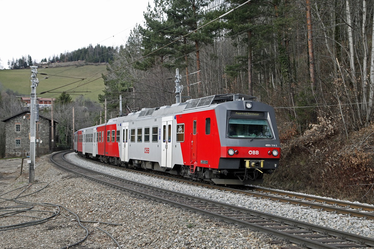 4020 314 bei Klamm - Schottwien am 14.12.2017.
