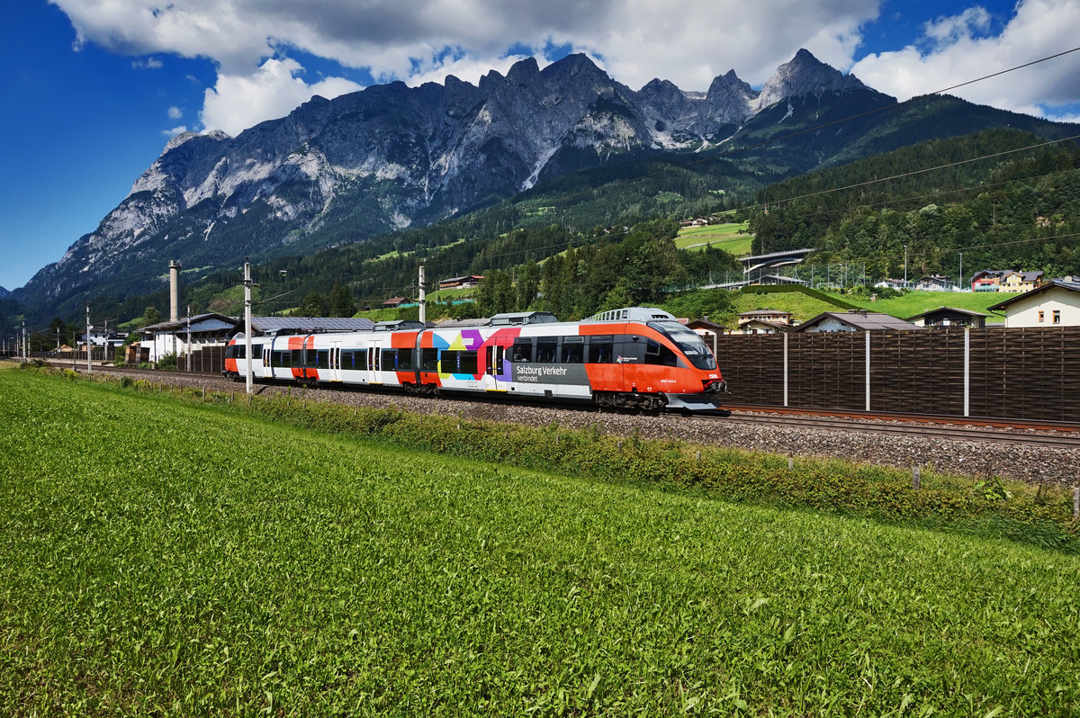 4023 010-4 fährt als S3 5070 (Salzburg Liefering - Schwarzach-St. Veit), an Pfarrwerfen vorüber.
Aufgenommen am 7.8.2016.