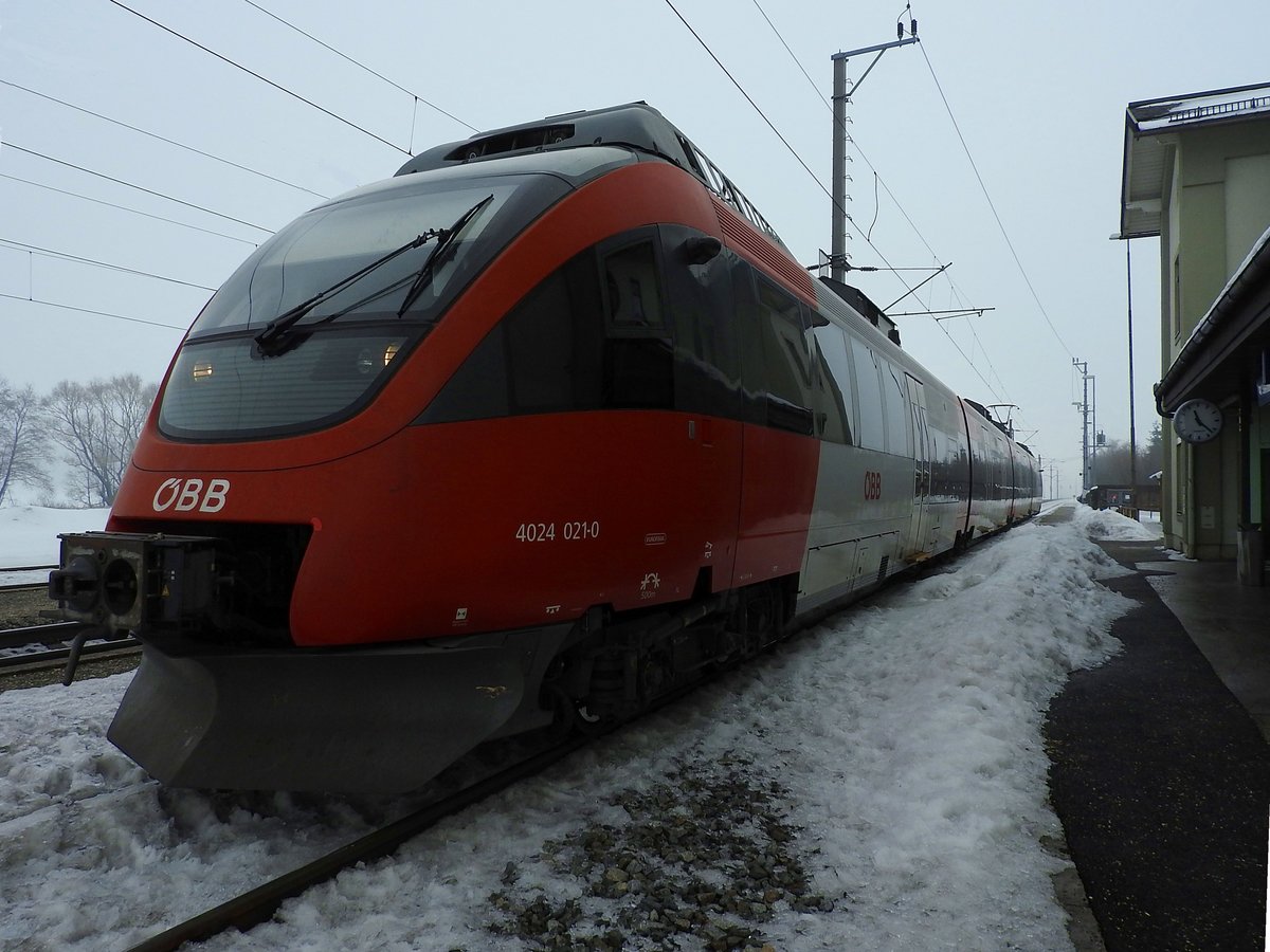 4024 021-0 verlässt als REX3010 ausserplanmässig auf Gleis 1 den (noch nicht umgebauten) Bhf. Redl-Zipf; 170204