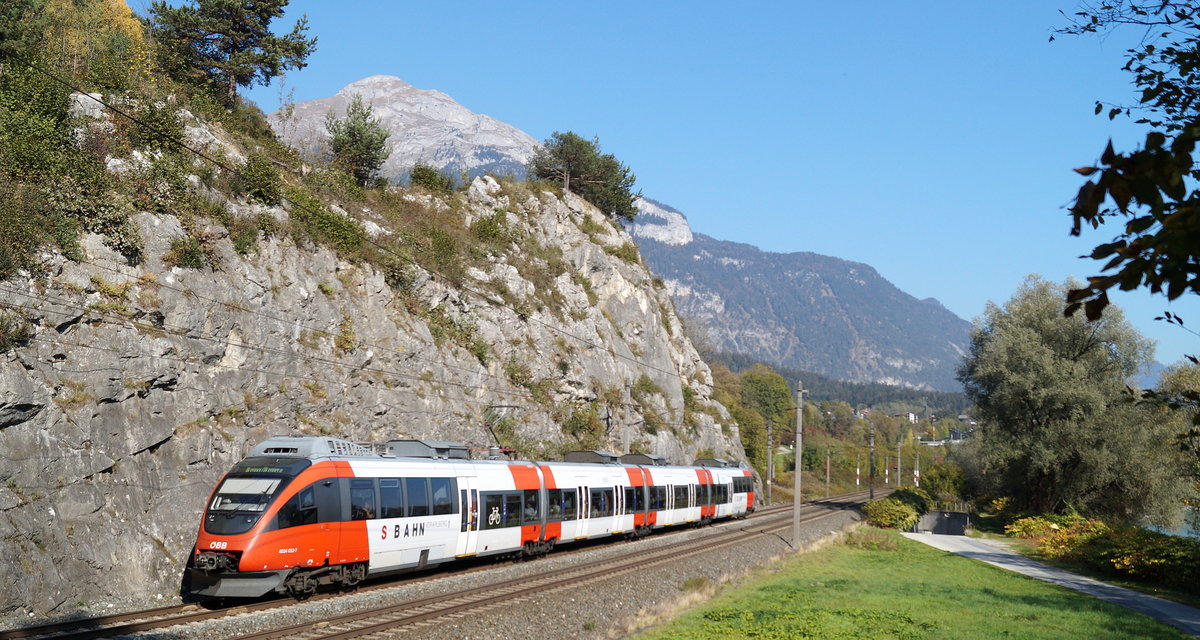 4024 032-7 als REX 5216 (Kufstein - Brennero/Brenner) bei Jenbach, 17.10.2018.