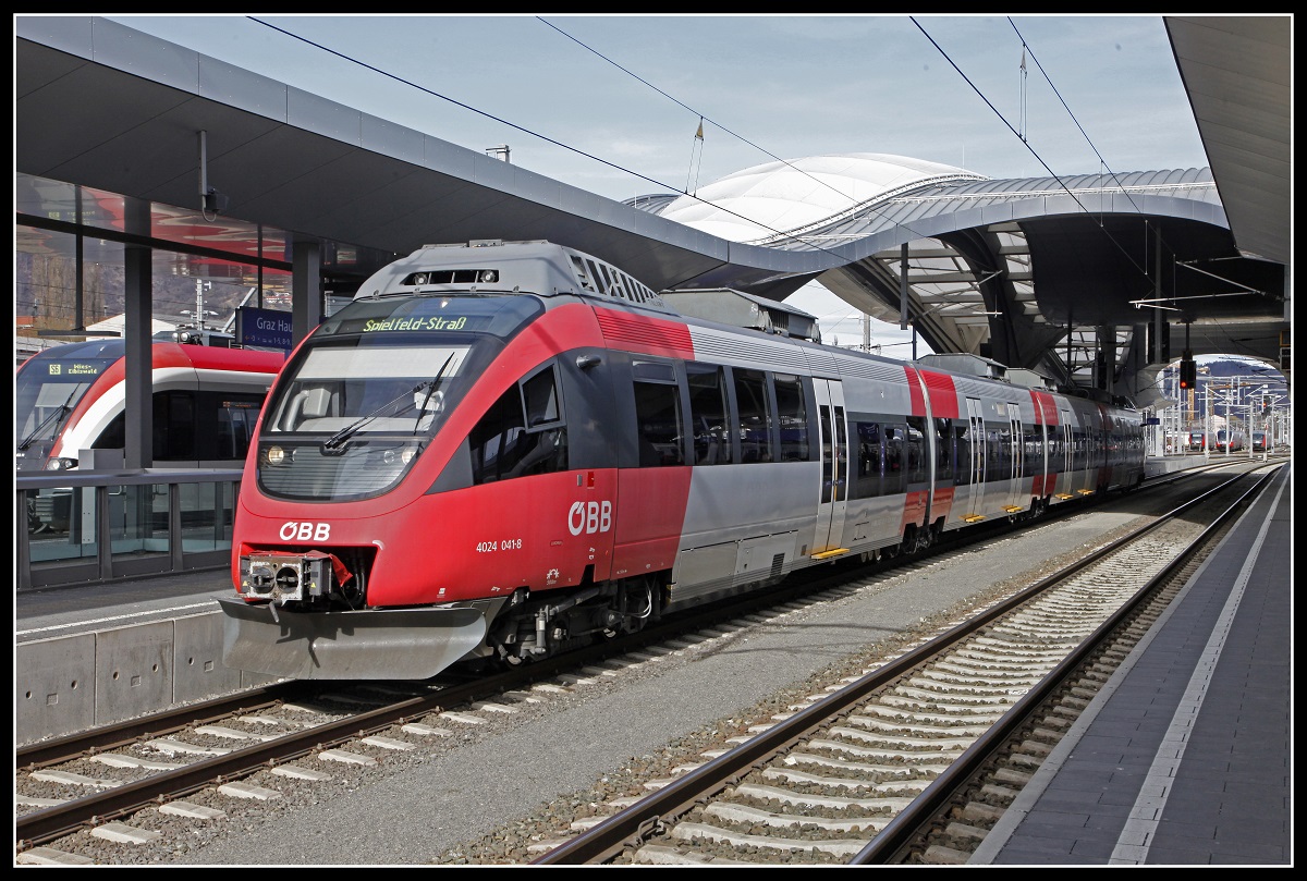 4024 041 steht am 26.02.2019 in Graz Hbf. am Bahnsteig 6.