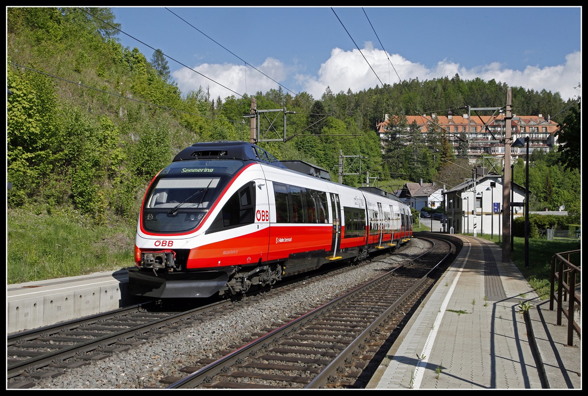4024 043 in der Haltestelle Wolfsbergkogel am 18.05.2020.