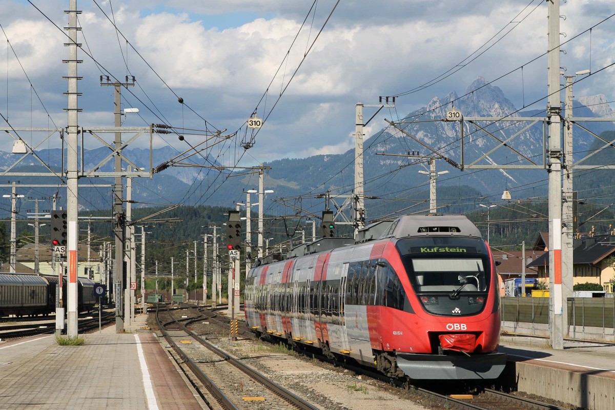 4024 057-4 mit S-Bahn 1 Telfs-Pfaffenhofen-Kufstein auf Wrgl Hauptbahnhof am 31-7-2013.