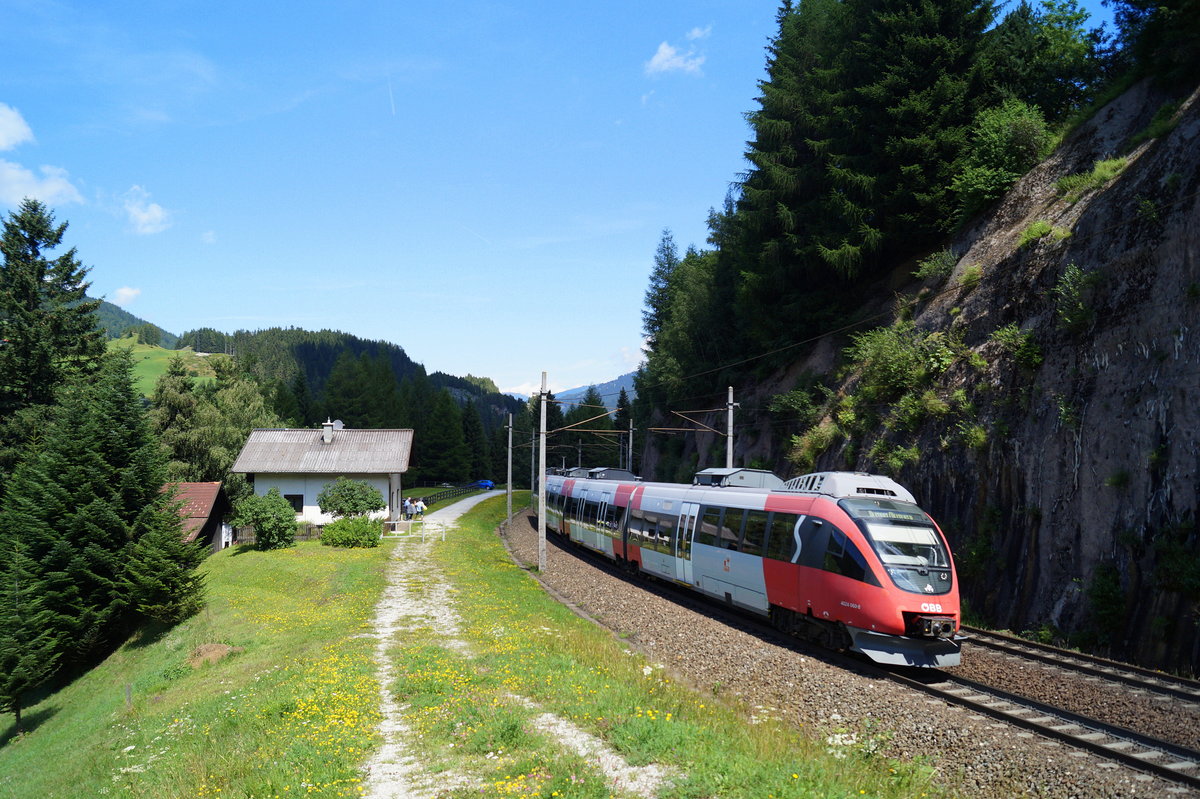 4024 060-8 als S 4 (Innsbruck Hbf - Brennero/Brenner) kurz nach Gries am Brenner, 01.08.2019.