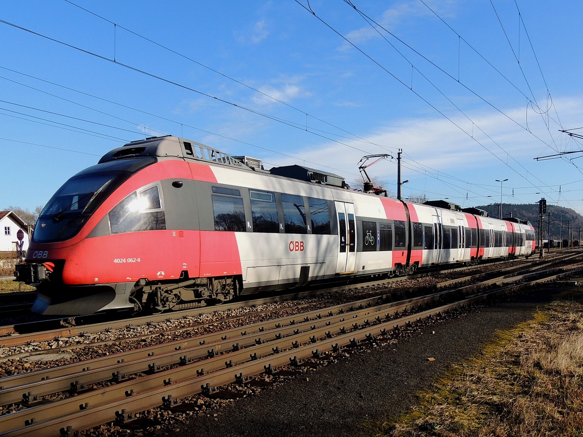 4024 062-4 verlässt als REX3012 den Bhf. Timelkam; 131230