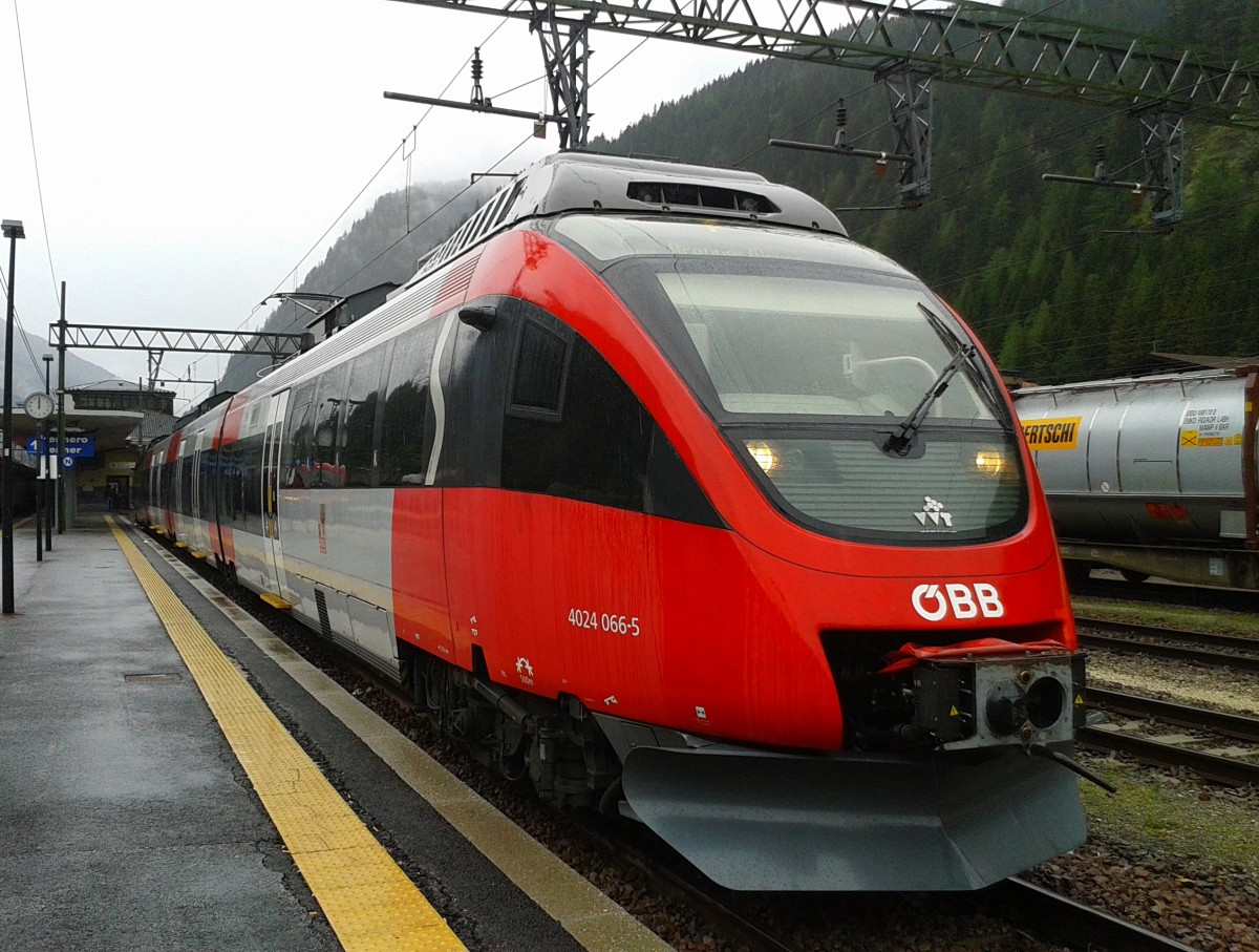 4024 066-5 als S4 5349 (Brennero/Brenner - Innsbruck (ab hier als REX) - St. Johann in Tirol). Hier zu sehen am 15.5.2015 in Brennero/Brenner.