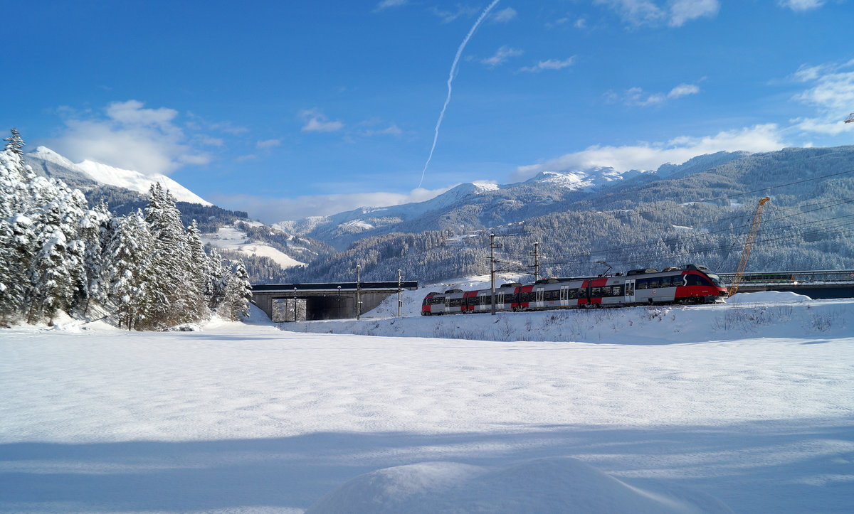 4024 069-9 als REX 5220 (Kufstein - Brennero/Brenner) in tief winterlicher Landschaft bei Terfens im Inntal, 12.01.2019.