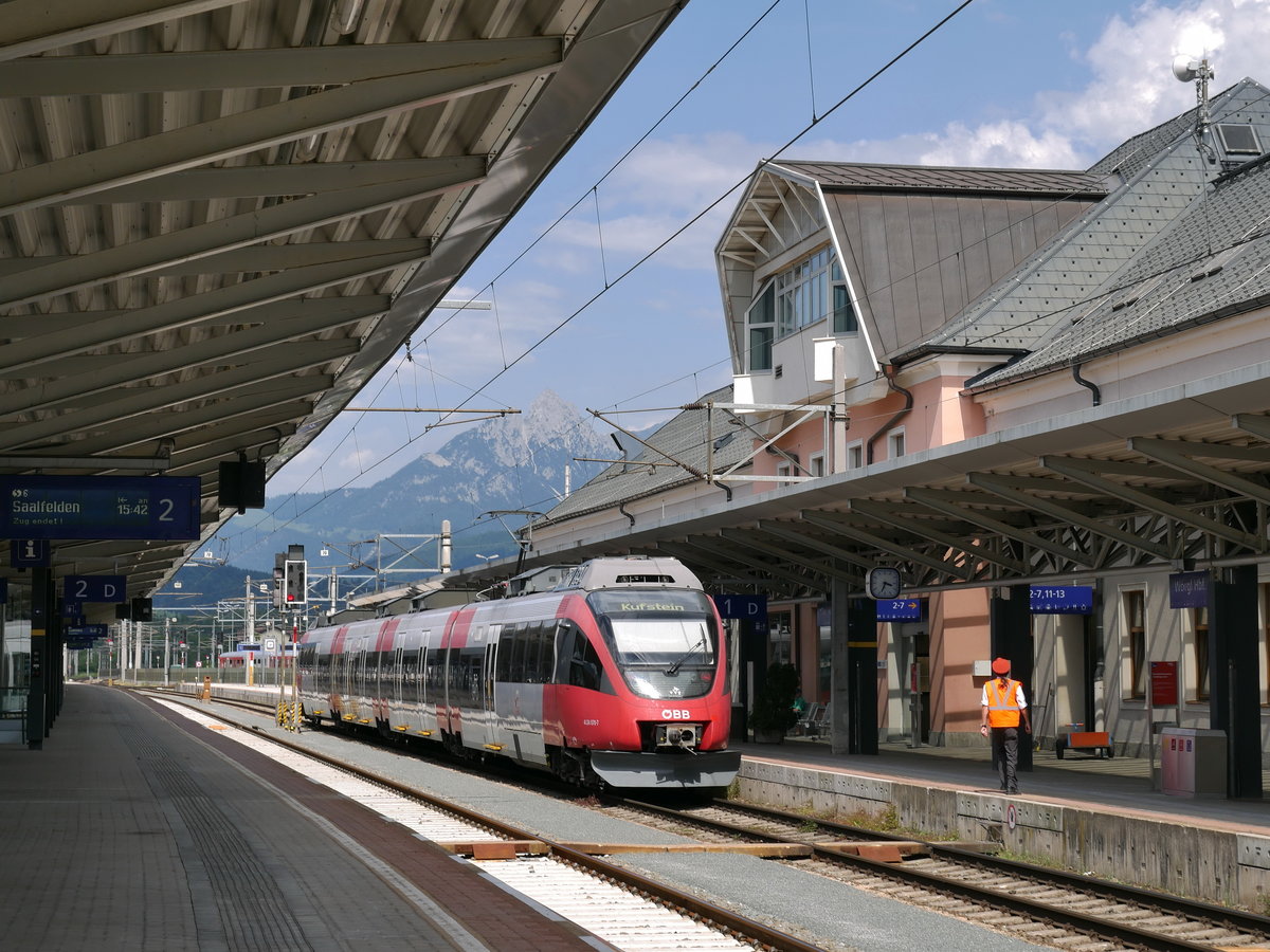 4024 070 als S1 nach Kufstein steht in Wörgl Hbf. (Tirol); 12.06.2017
