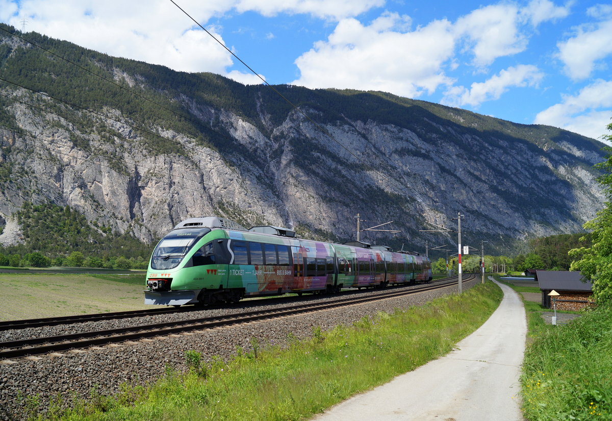4024 088-9 als S 2 (Jenbach - Ötztal) bei Haiming, 01.06.2019.